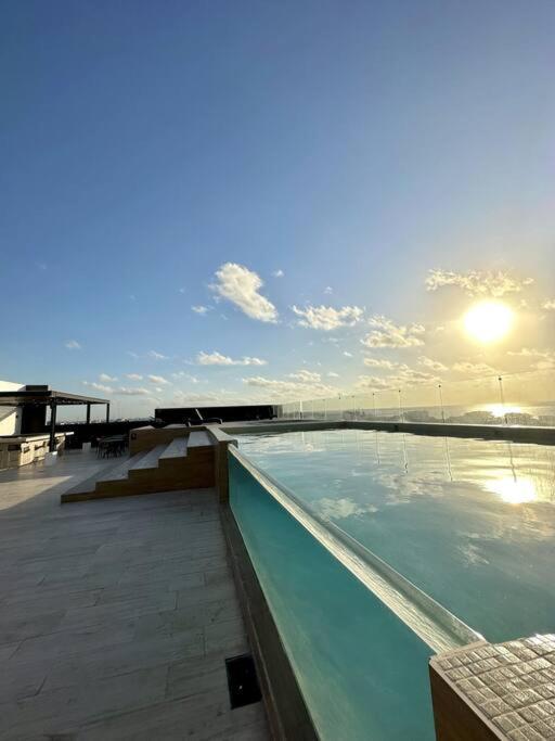 2 Beds Pool View Modern Apt/parking, Gym, Rooftop - 405 Musa